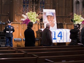 Fans attend the visitation for Baseball Hall of Famer Ernie Banks at the Fourth Presbyterian Church on January 30, 2015 in Chicago. (Scott Olson/Getty Images/AFP)