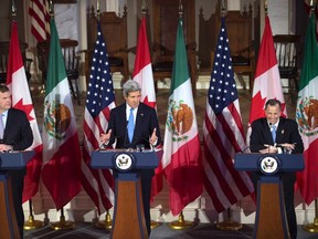 U.S. Secretary of State John Kerry (C) appears at a joint news conference with Canadian Foreign Minister John Baird (L) and Mexican Foreign Secretary Jose Antonio Meade in Boston, Massachusetts January 31, 2015.  REUTERS/Gretchen Ert