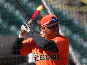 Team Netherlands batter Andruw Jones takes part in batting practice during practice day for the semifinal round of the World Baseball Classic in San Francisco, California March 16, 2013. (REUTERS)