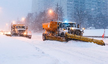 Traffic is hardly moving as Toronto gets hit with several centimetres of snow. Plows make there way south on Jane St. on February 2, 2015. (Dave Thomas/QMI Agency)