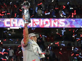 New England Patriots tight end Rob Gronkowski holds up the Vince Lombardi Trophy after his team defeated the Seattle Seahawks in Super Bowl XLIX at Glendale, Ariz. February 1, 2015. (REUTERS/Brian Snyder)