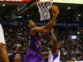 Raptors’ DeMar DeRozan puts one up past the Clippers’ DeAndre Jordan at the ACC last night. (Dave Abel/Toronto Sun)