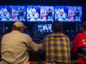 People watch the broadcast of the 49th Super Bowl at Cage aux Sports du Centre-Bell in Montreal, this Sunday, February 1, 2015 . JOEL LEMAY / QMI AGENCY