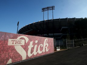 Former Expo Bill Stoneman has many fond memories of Candlestick Park in San Francisco. Built in the 1950s, the stadium is currently being demolished. (AFP)