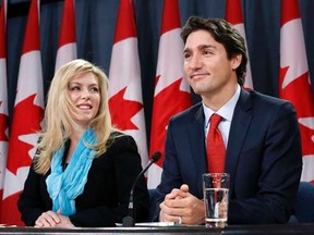 Liberal leader Justin Trudeau (R) and Member of Parliament Eve Adams take part in a news conference in Ottawa February 9, 2015. Canadian Member of Parliament Eve Adams said on Monday she will leave the Conservative government to join the opposition Liberal Party, in a fresh blow to Prime Minister Stephen Harper ahead of an election scheduled for October. REUTERS/Chris Wattie