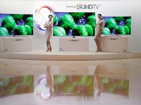 Models pose for photographs next to Samsung Electronics' S'UHD smart television sets during its launch event in Seoul, February 5, 2015.  REUTERS/Kim Hong-Ji