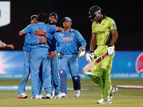 Indian players hug Mohammad Shami after the dismissal of Pakistan’s batsman Wahab Riaz (right) during their Cricket World Cup match in Australia. Virat Kohli smashed a century to lead the defending champions to a 76-run win. (REUTERS/PHOTO)
