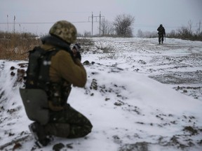 Ukrainian armed forces take their position near Debaltseve, eastern Ukraine Feb. 16, 2015. REUTERS/Gleb Garanich