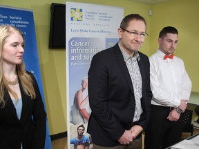 Lawrence Traa (c), flanked by his daughter Morgan (l) and son Mitchell speaks at the kickoff for the Winnipeg Police Half Marathon in Winnipeg