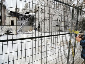 Luke Hendry/The Intelligencer
Dan Armstrong, of Modu-Loc Fence Rentals, secures fencing outside a burnt home in Madoc Wednesday.