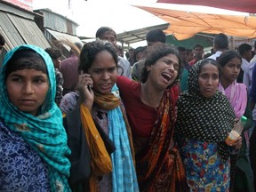 Bangladesh relatives cry as they mourn the death of ferry accident victims at Manikganj some 30kms west of Dhaka on February 22, 2015.   AFP PHOTO