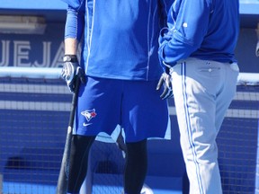 Michael Saunders, chatting with Blue Jays hitting coach Brook Jacoby. (EDDIE MICHELS photo)