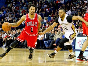 Chicago Bulls guard Derrick Rose (1) drives past New Orleans Pelicans guard Eric Gordon (10) during the second quarter of a game at the Smoothie King Center. (Derick E. Hingle/USA TODAY Sports)