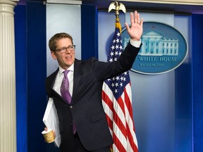 Jay Carney waves goodbye after giving his final briefing as White House press secretary in Washington June 18, 2014.  REUTERS/Kevin Lamarque