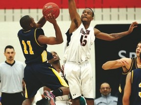 Rivals Eastern Commerce and Oakwood played an overtime thirller during last year’s OFSAA tournament. (SUN FILES)
