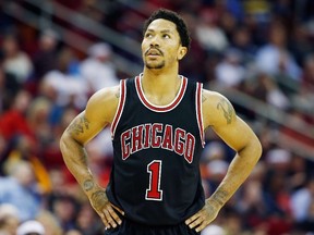 Derrick Rose of the Chicago Bulls waits on the court during their game against the Houston Rockets at the Toyota Center on February 4, 2015 in Houston, Texas. (Scott Halleran/Getty Images/AFP)