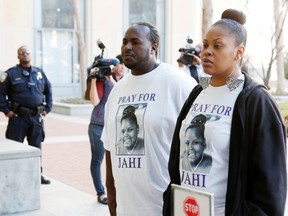 Nailah Winkfield (R), mother of Jahi McMath, and Martin Winkfield arrive at the U.S. District Courthouse for a settlement conference in Oakland, California, January 3, 2014. Relatives of a California girl declared brain dead after complications from a tonsillectomy want her moved to a long-term care facility, but face resistance from the hospital where she is due to be disconnected from a breathing machine on Monday. Under the latest court order in the case, doctors at Children's Hospital and Research Center in Oakland are barred from taking 13-year-old Jahi McMath off a ventilator without her family's consent before 5 p.m. local time on Jan. 7, relatives and hospital officials said.    REUTERS/Beck Diefenbach