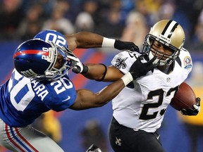 New Orleans Saints running back Pierre Thomas (right) tries to elude New York Giants defender Prince Amukamara during play in East Rutherford, N.J., December 9, 2012. (REUTERS/Mike Segar)