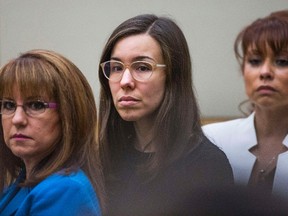 Jodi Arias, centre, watches the jury enter the courtroom for her sentencing phase retrial in Phoenix on Mar. 5, 2015. (REUTERS/Tom Tingle/Pool)