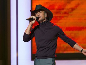 Country superstar Tim McGraw plays in Toronto July 16 ... could Ottawa's Bluesfest be another stop for him around that time? (Reuters File)