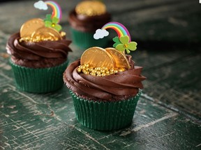 Pot of Gold cupcakes.