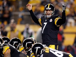 Ben Roethlisberger of the Pittsburgh Steelers calls a play in the first quarter against the Baltimore Ravens during their AFC Wild Card game at Heinz Field on January 3, 2015. (Gregory Shamus/Getty Images/AFP)