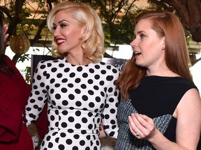 Zoe Saldana, Gwen Stefani, & Amy Adams celebrate their stylist Petra Flannery. (Twitter/The Hollywood Reporter)