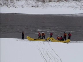 Edmonton firefighters practice river rescues. Claire Theobald/Edmonton Sun