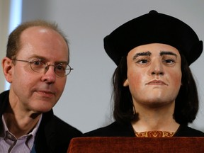 Michael Ibsen, a 17th generation nephew of King Richard III, poses with a facial reconstruction of King Richard III at a news conference in central London February 5, 2013. The reconstruction is based on a CT scan of human remains found in a council car park in Leicester which are believed to belong to the last of the Plantagenet monarchs of Britain who was killed at the battle of Bosworth in 1485. REUTERS/Andrew Winning