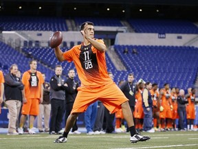 Quarterback Marcus Mariota of Oregon throws a pass during the 2015 NFL Scouting Combine at Lucas Oil Stadium on Feb. 21 in Indianapolis.  (Joe Robbins/AFP)
