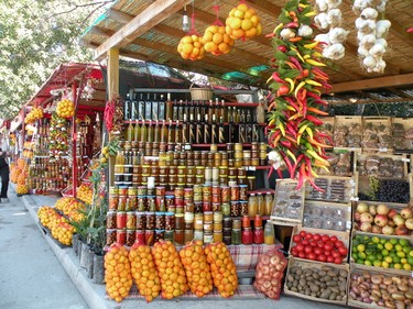 One of the fruit-laden roadside stands along the Adriatic Hwy. JANIE ROBINSON PHOTO