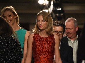US singer Taylor Swift arrives at the Oscar De La Renta fashion show during Mercedes-Benz Fashion Week Fall 2015 in New York on February 17, 2015. AFP PHOTO/ JEWEL SAMAD