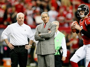 Coach Mike Smith (left) and owner Arthur Blank of the Atlanta Falcons watch quarterback Matt Ryan warm up before the NFC Championship game against the San Francisco 49ers at the Georgia Dome January 20, 2013 in Atlanta. (Kevin C. Cox/Getty Images/AFP)