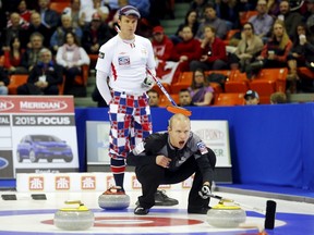 Canada's skip Pat Simmons calls a shot as Norway's skip Thomas Ulsrud (L) watches on during the 11th draw of the World Men's Curling Championships in Halifax, Nova Scotia, March 31, 2015.    REUTERS/Mark Blinch