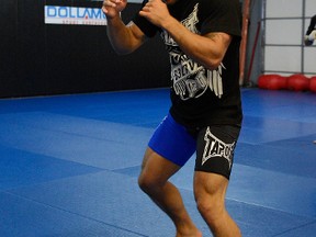 Chad Mendes works out for the media. (Thearon W. Henderson/AFP)