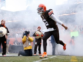 Johnny Manziel of the Cleveland Browns runs onto the field during introductions prior to the game against the Cincinnati Bengals at FirstEnergy Stadium on December 14, 2014. (Joe Robbins/Getty Images/AFP)