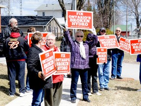 Demonstrators protesting against Hydro One rates in Brockville. (RONALD ZAJAC/The Recorder and Times)
