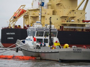 Western Canada Marine Response Corporation crews clean up an oil spill in Vancouver Harbour. (Photo: Richard Lam)