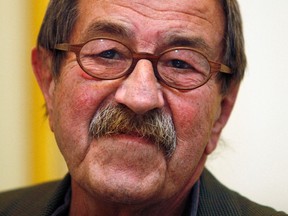Nobel prize-winning German writer Gunter Grass attends a news conference to promote his latest book "Peeling the onion" in Madrid in this May 21, 2007 file picture. REUTERS/Susana Vera/Files