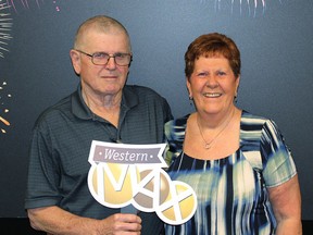 Donald and Maura Davis won $1,000,000 with WESTERN MAX. (Photo Courtesy/WCLC)