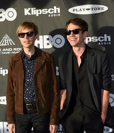 Musicians Beck and Nate Ruess (R) arrive for the 2015 Rock and Roll Hall of Fame Induction Ceremony in Cleveland, Ohio April 18, 2015. REUTERS/Aaron Josefczyk