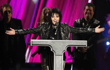 Joan Jett gives her acceptance speech after being inducted during the 2015 Rock and Roll Hall of Fame Induction Ceremony in Cleveland, Ohio April 18, 2015. REUTERS/Aaron Josefczyk
