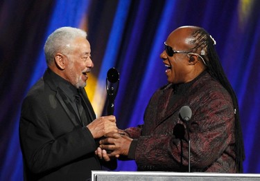 Musician Bill Withers (L) is inducted by Stevie Wonder during the 2015 Rock and Roll Hall of Fame Induction Ceremony in Cleveland, Ohio April 18, 2015. REUTERS/Aaron Josefczyk