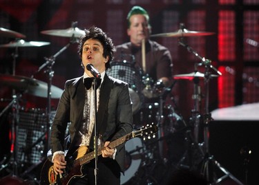 Green Day's Billie Joe Armstrong (L) and drummer Tre Cool perform during the 2015 Rock and Roll Hall of Fame Induction Ceremony in Cleveland, Ohio April 18, 2015. REUTERS/Aaron Josefczyk