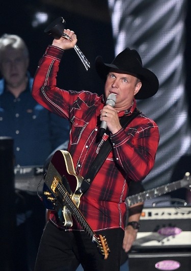 APRIL 19: Honoree Garth Brooks accepts the Milestone Award onstage during the 50th Academy Of Country Music Awards at AT&T Stadium on April 19, 2015 in Arlington, Texas.   Ethan Miller/Getty Images for dcp/AFP