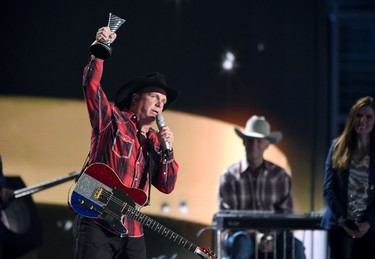 Honoree Garth Brooks accepts the 50th Anniversary Milestone Award onstage during the 50th Academy Of Country Music Awards at AT&T Stadium on April 19, 2015 in Arlington, Texas.   Cooper Neill/Getty Images for dcp/AFP