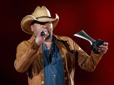 Singer Jason Aldean accepts the award for Male Vocalist of the Year onstage during the 50th Academy Of Country Music Awards at AT&T Stadium on April 19, 2015 in Arlington, Texas.   Ethan Miller/Getty Images for dcp/AFP