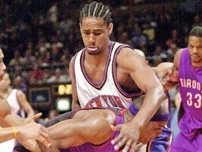 Charles Oakley (34), being guarded by Knicks’ Kurt Thomas led the Raps to their first Game 2, and playoff victory in 2001 with a double-double. (AFP)