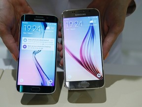 A hostess displays the Galaxy S6 edge (L) and Galaxy S6 smartphones at the Samsung Galaxy Unpacked event before the Mobile World Congress in Barcelona March 1, 2015.   REUTERS/Albert Gea