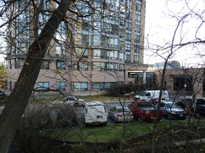 A three-year-old boy died after falling from the 17th floor of a Toronto highrise Sunday. (MARYAM SHAH/Postmedia Network)